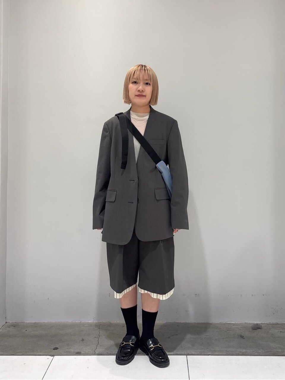 ジャケットとショートパンツの30代春コーデ