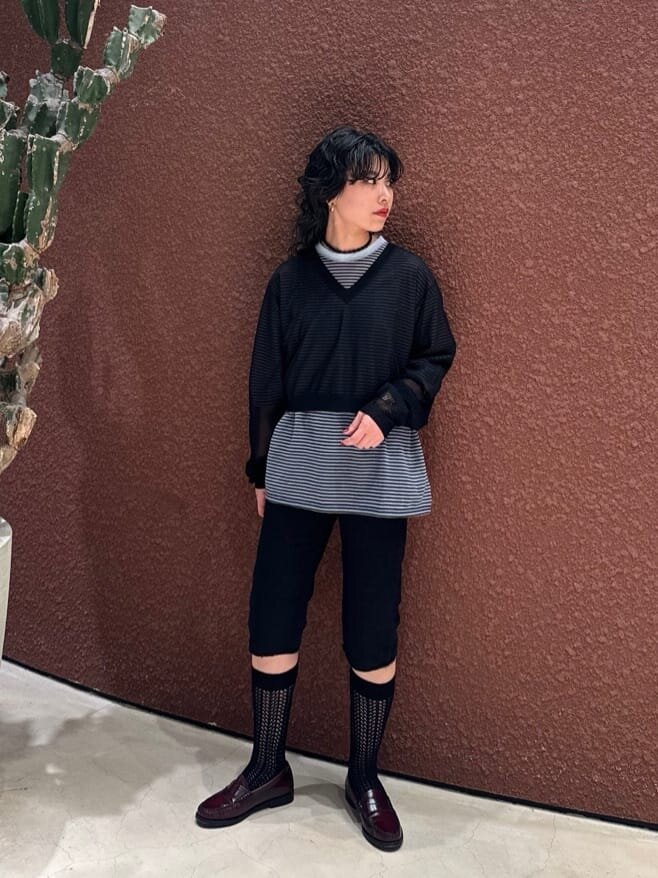 ニットとデニムショートパンツの30代秋コーデ