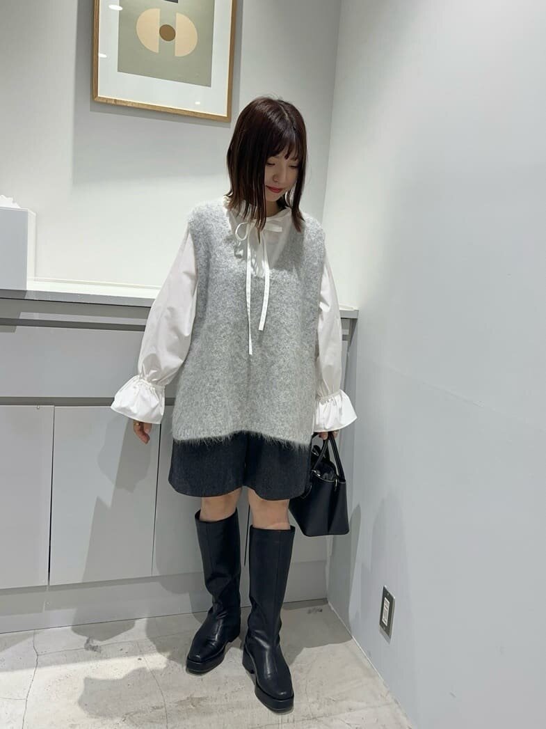ベストとタックショートパンツの30代秋コーデ