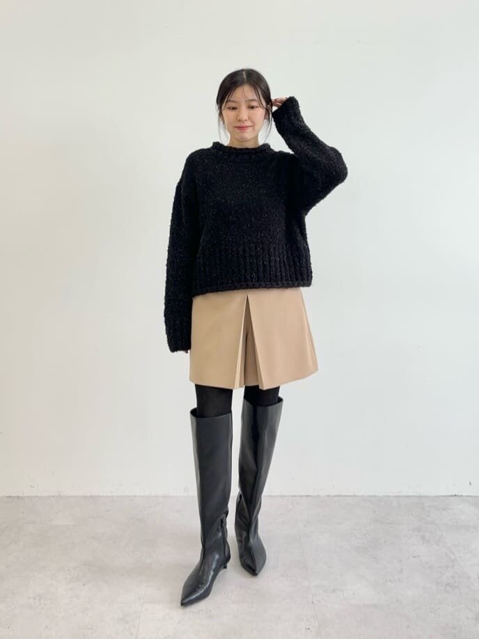 ニットとショートパンツの30代冬コーデ