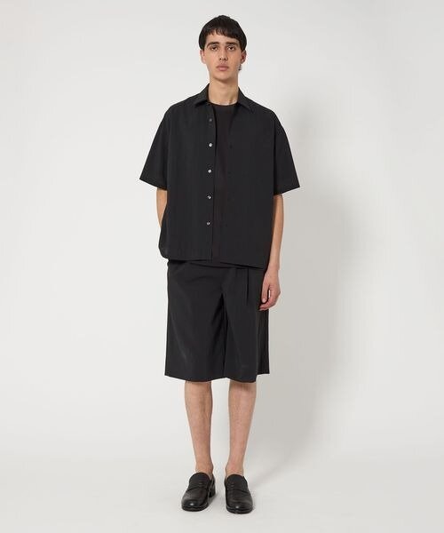 きれいめハーフパンツコーデの男性