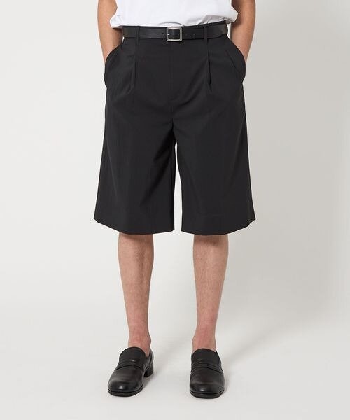 ひざ丈のハーフパンツ