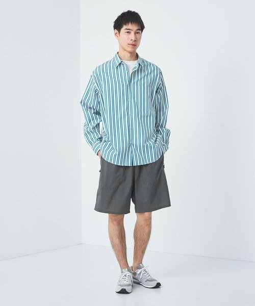 シャツを着た男性