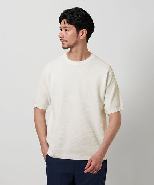 サマーニットを着た男性