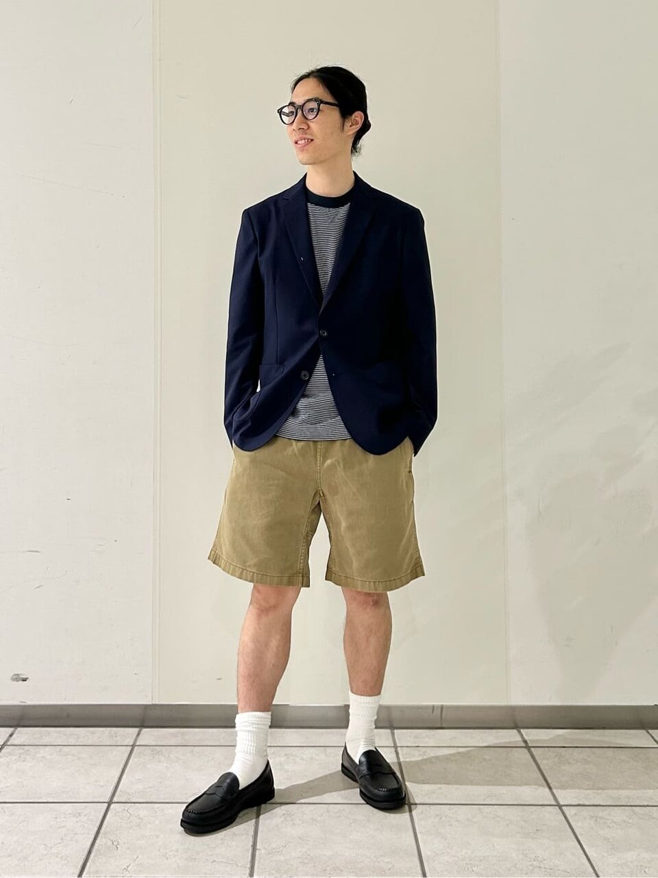 ジャケット×ショートパンツのコーデ