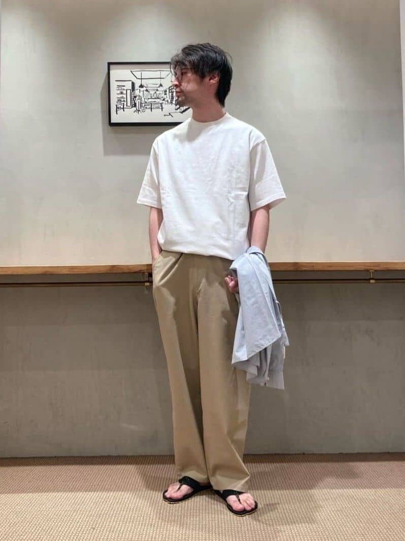 Tシャツ×トングサンダルコーデ