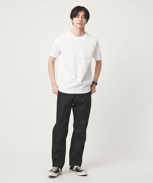 シンプルなモノトーンコーデ