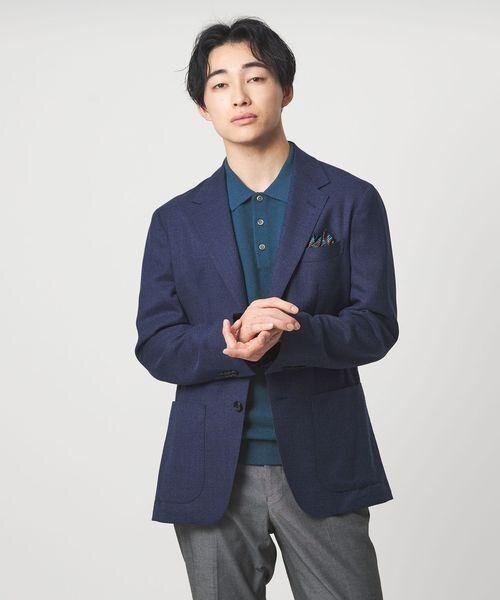 ジャケットを着た男性