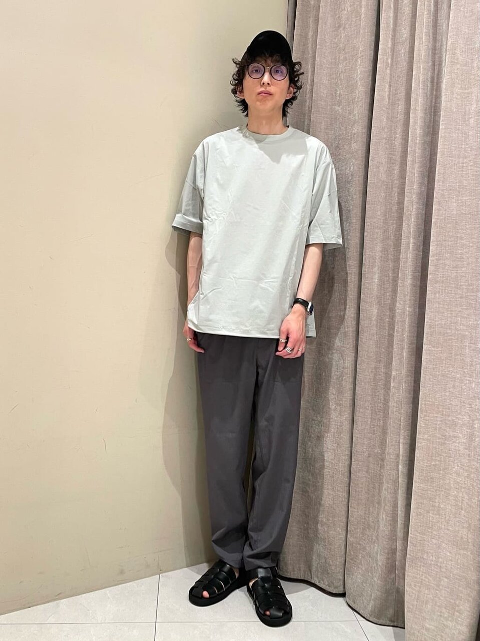 Tシャツ×グルカサンダルのコーデ