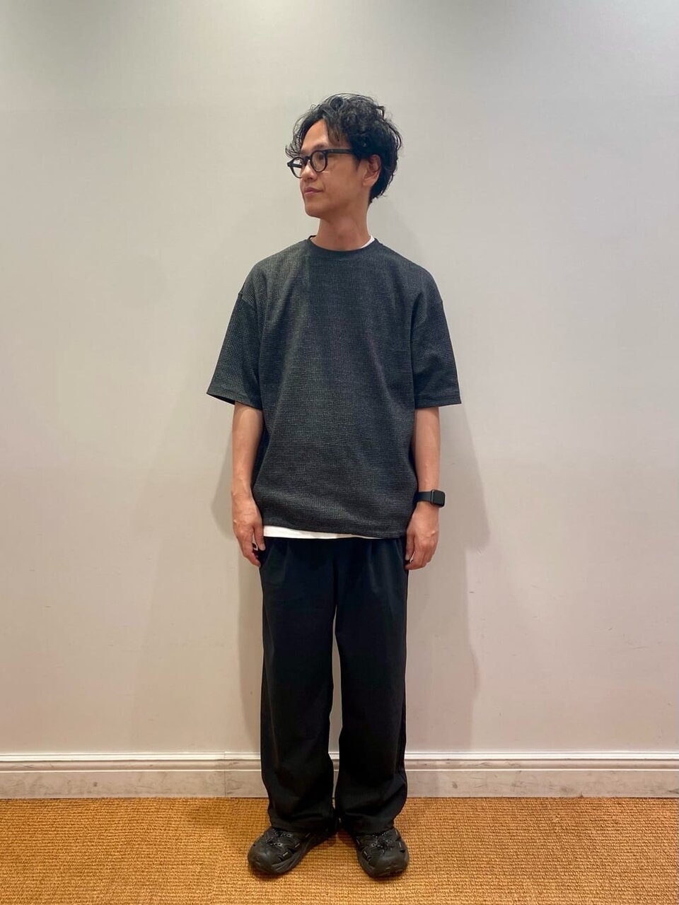 サーマルTシャツ×スポーツサンダルのコーデ