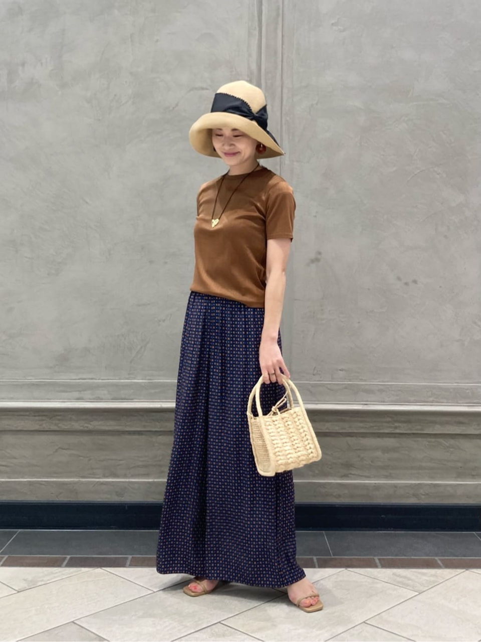 Tシャツを着た女性