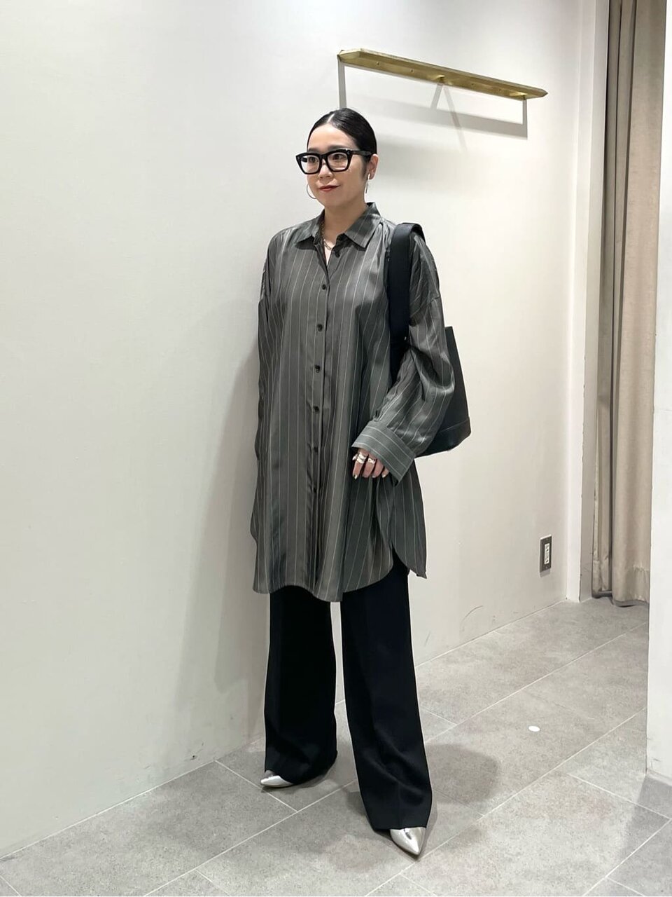シャツを着た女性