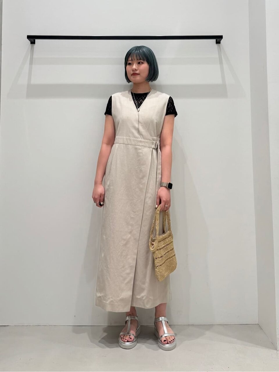 ワンピースを着た女性