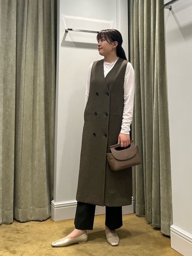 ワンピースを着た女性