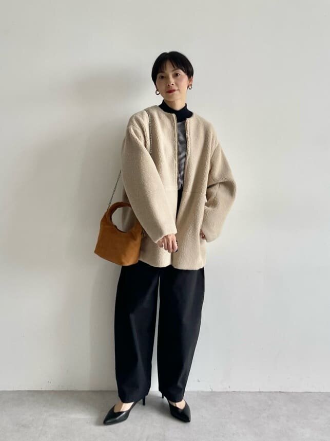 ジャケットを着た女性