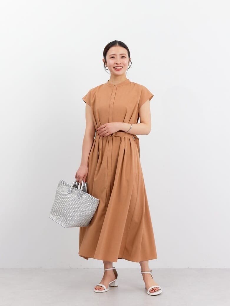 ワンピースを着た女性
