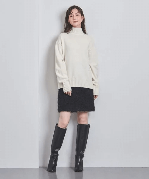 ショートパンツをはいた女性