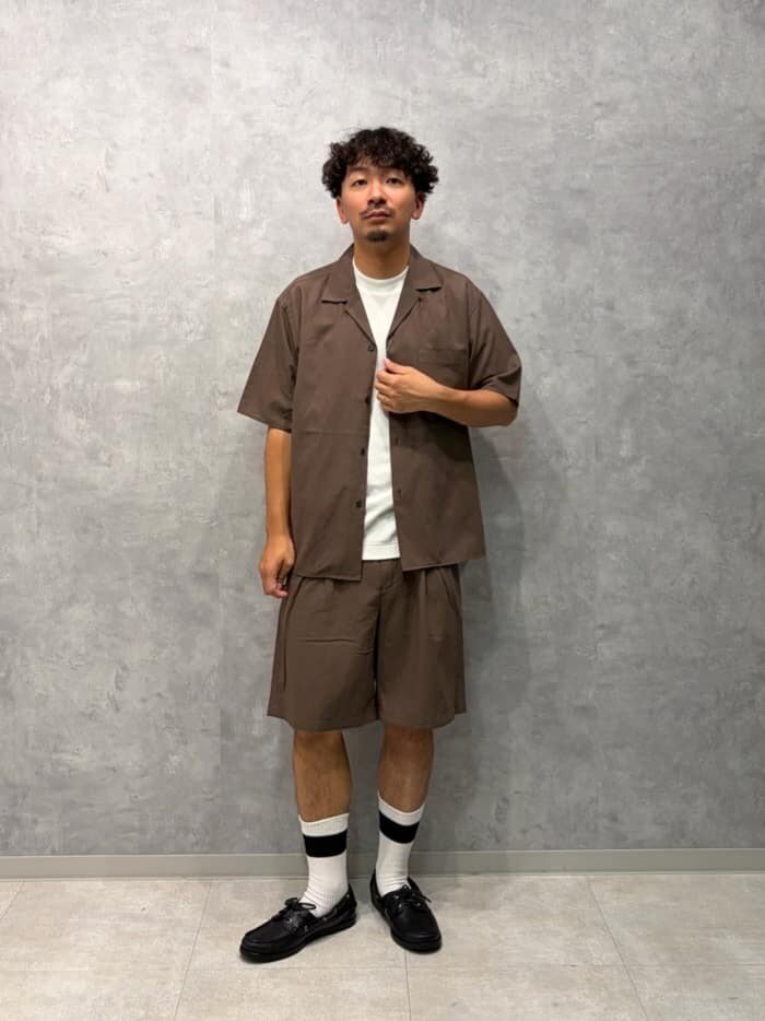 半袖シャツ×ショートパンツのコーデ