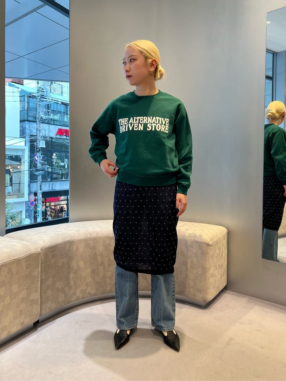 スウェットを着た女性