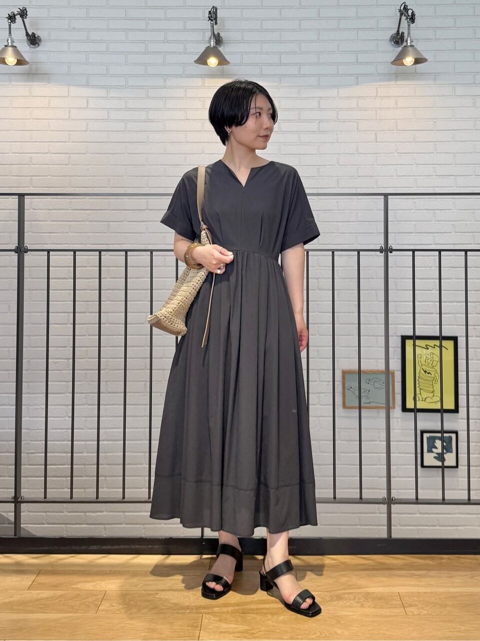 ワンピースを着た女性