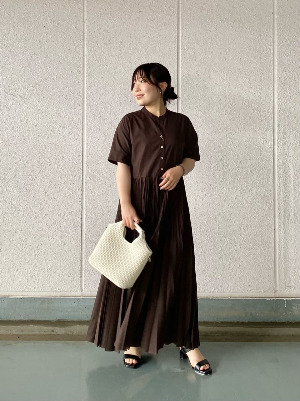 ワンピースを着た女性