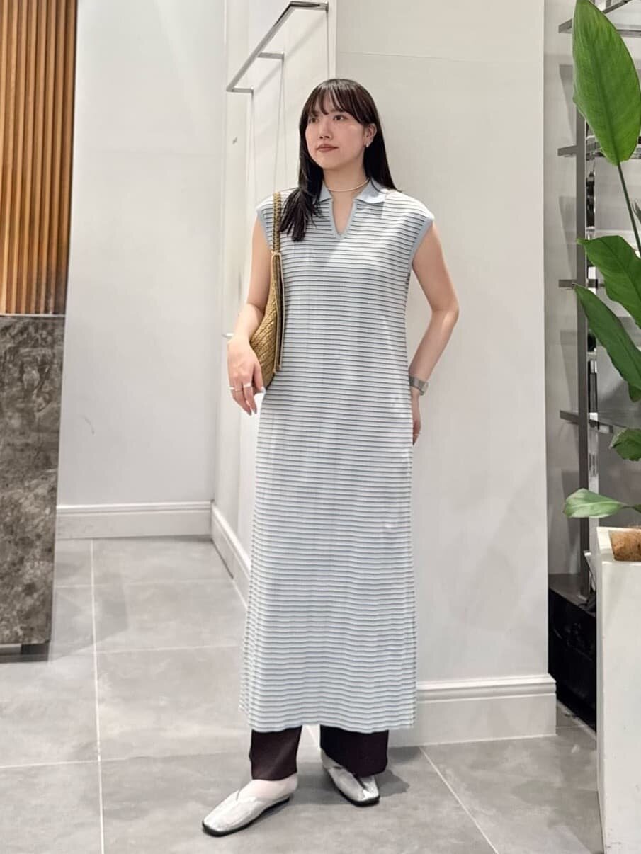 ワンピースを着た女性