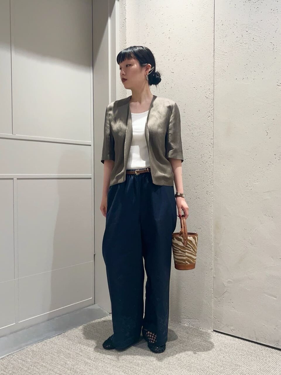 ジャケットを着た女性