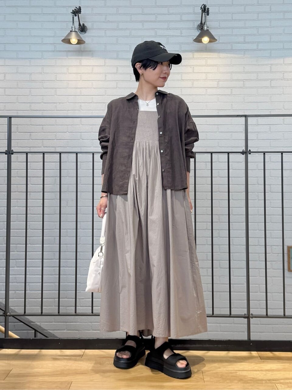 長袖リネンシャツを使った日焼け防止コーデ
