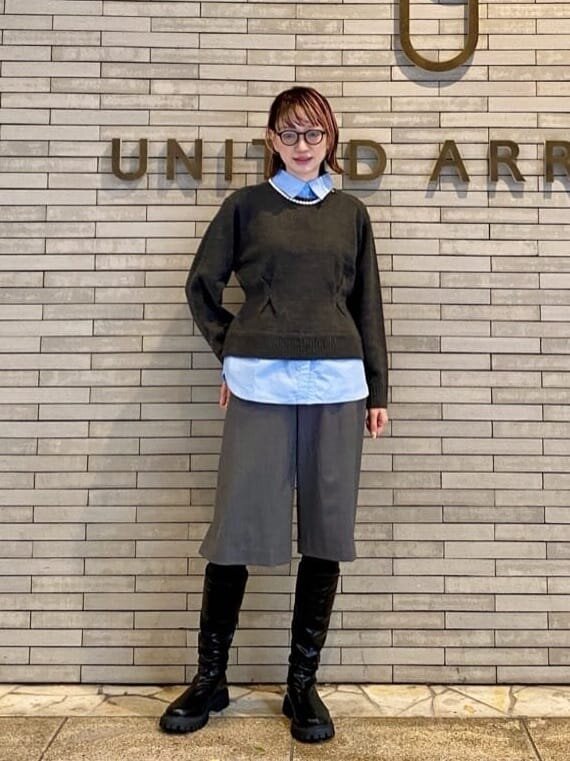 シャツとショートパンツの50代秋コーデ