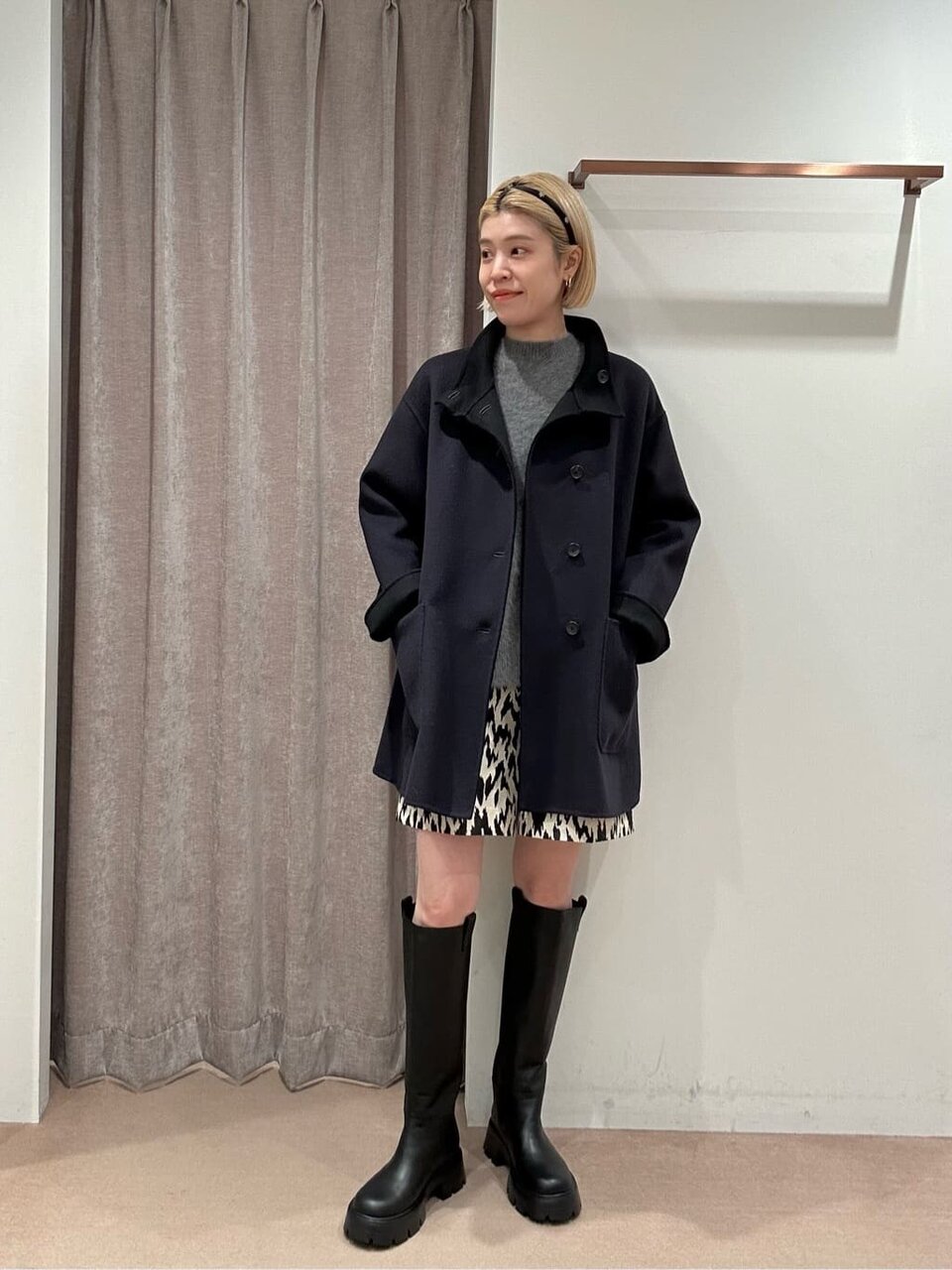 コートとショートパンツの50代冬コーデ