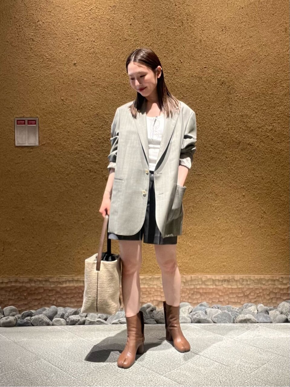 ジャケットとショートパンツの50代春コーデ