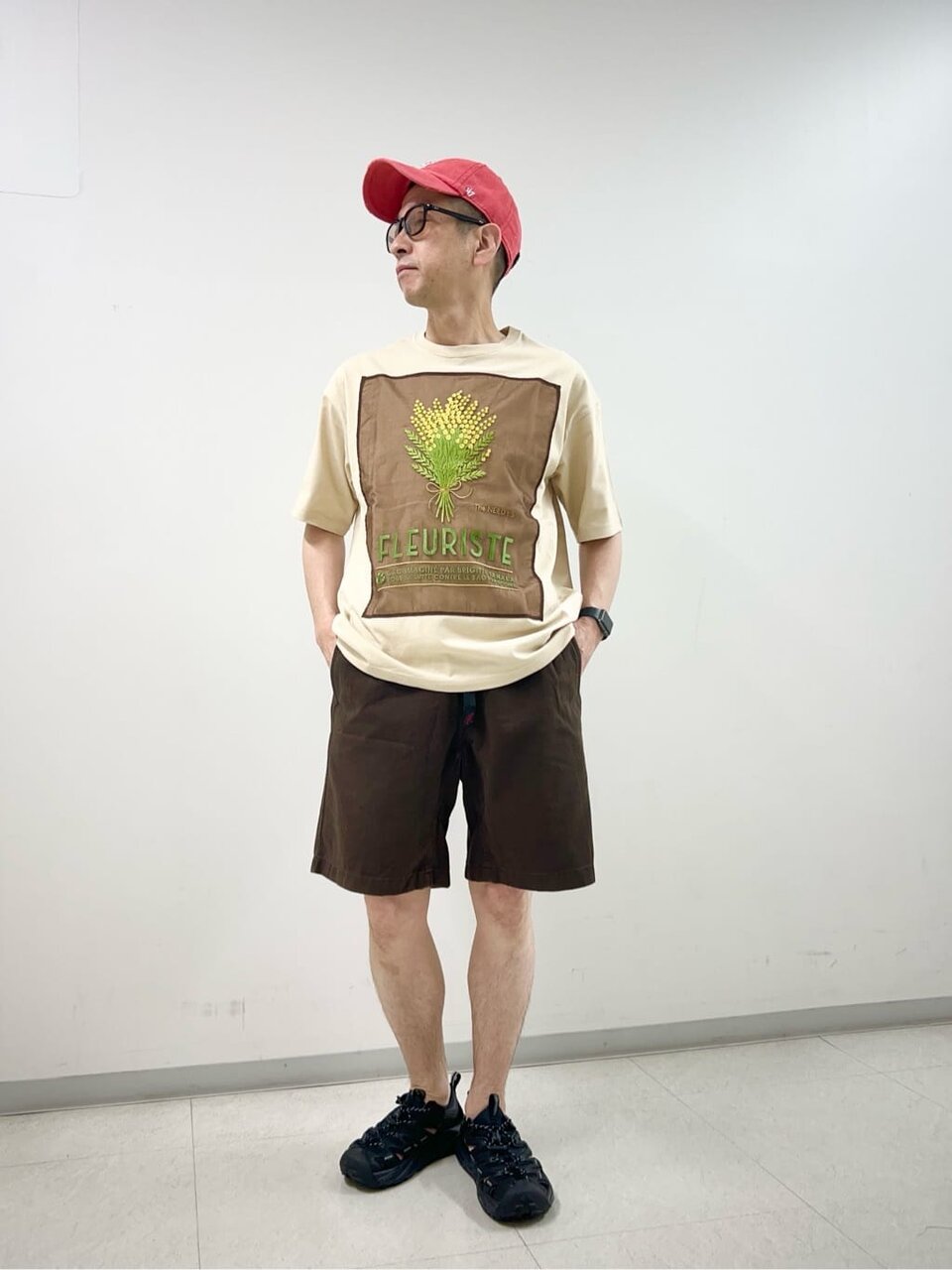 Tシャツとショートパンツの50代夏コーデ