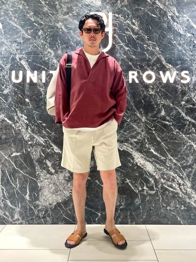 シャツとショートパンツの50代夏コーデ