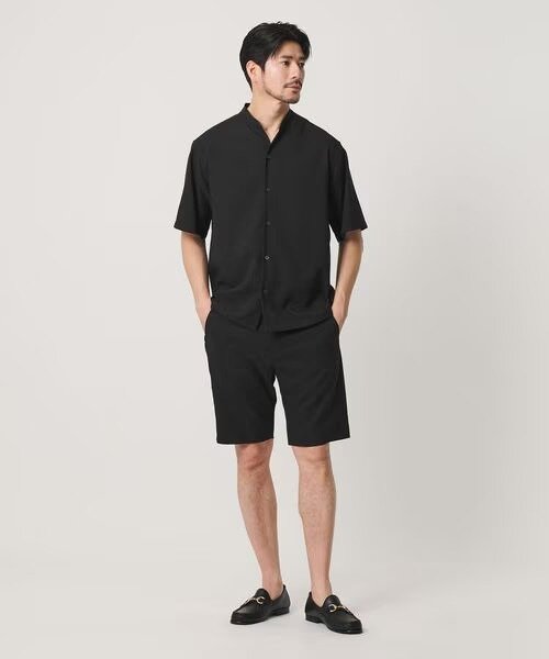ハーフパンツにローファーをあわせた着こなし