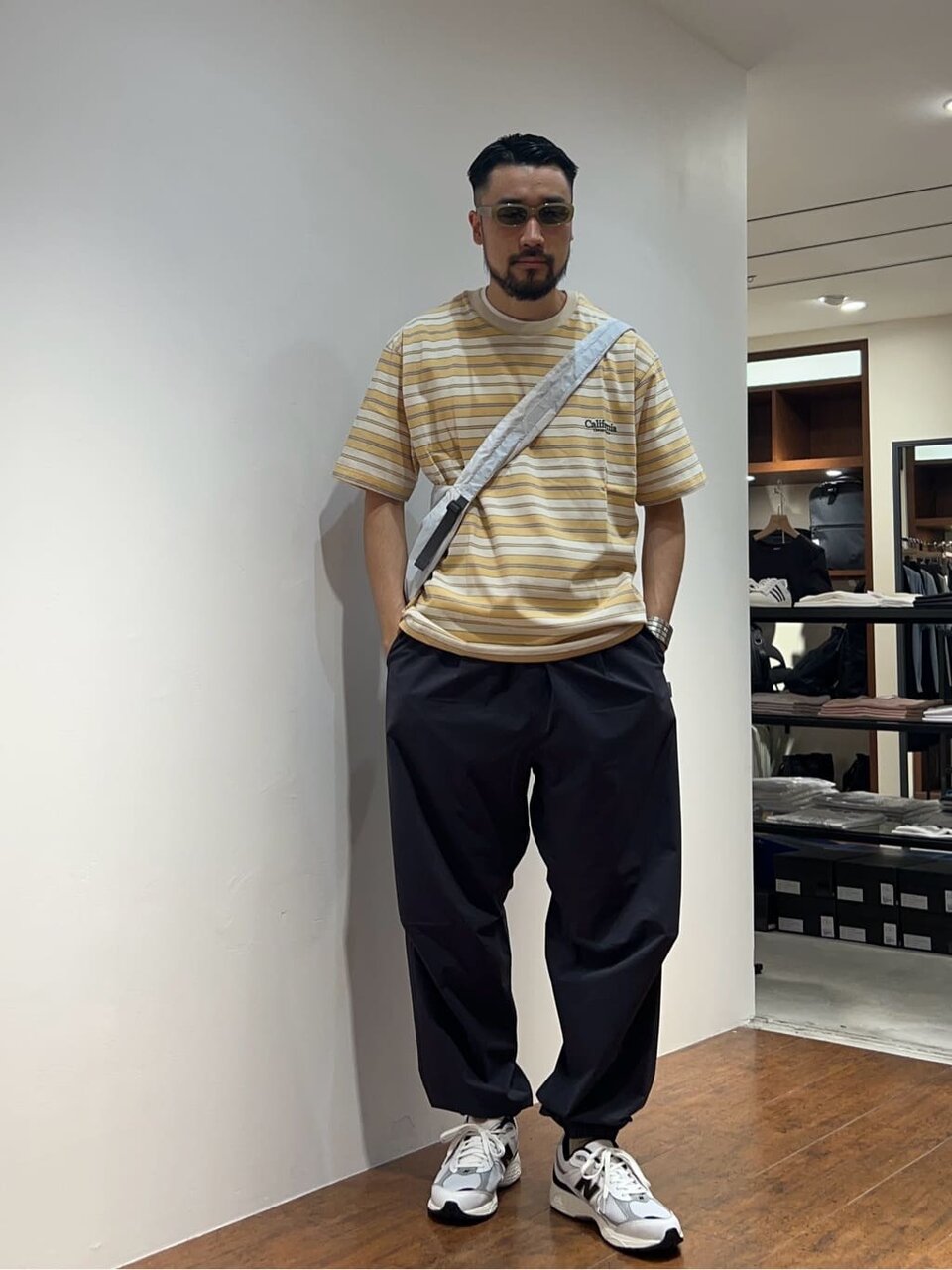 ボーダーTシャツを着た男性