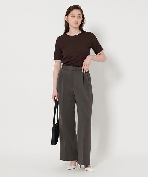 Tシャツを着た女性