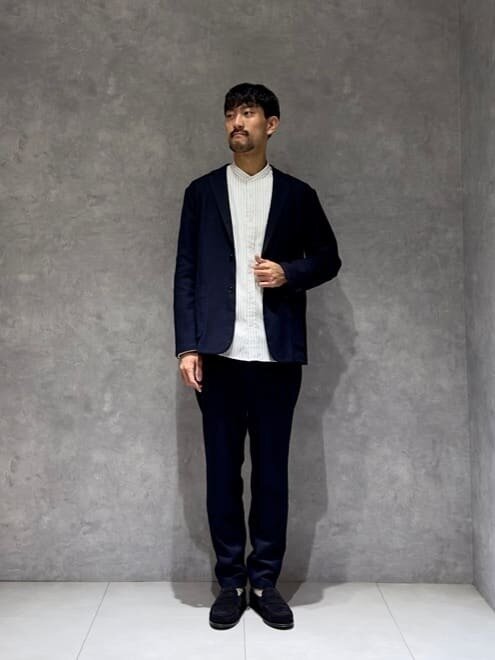 ストライプ柄シャツ×テーラードジャケットコーデ