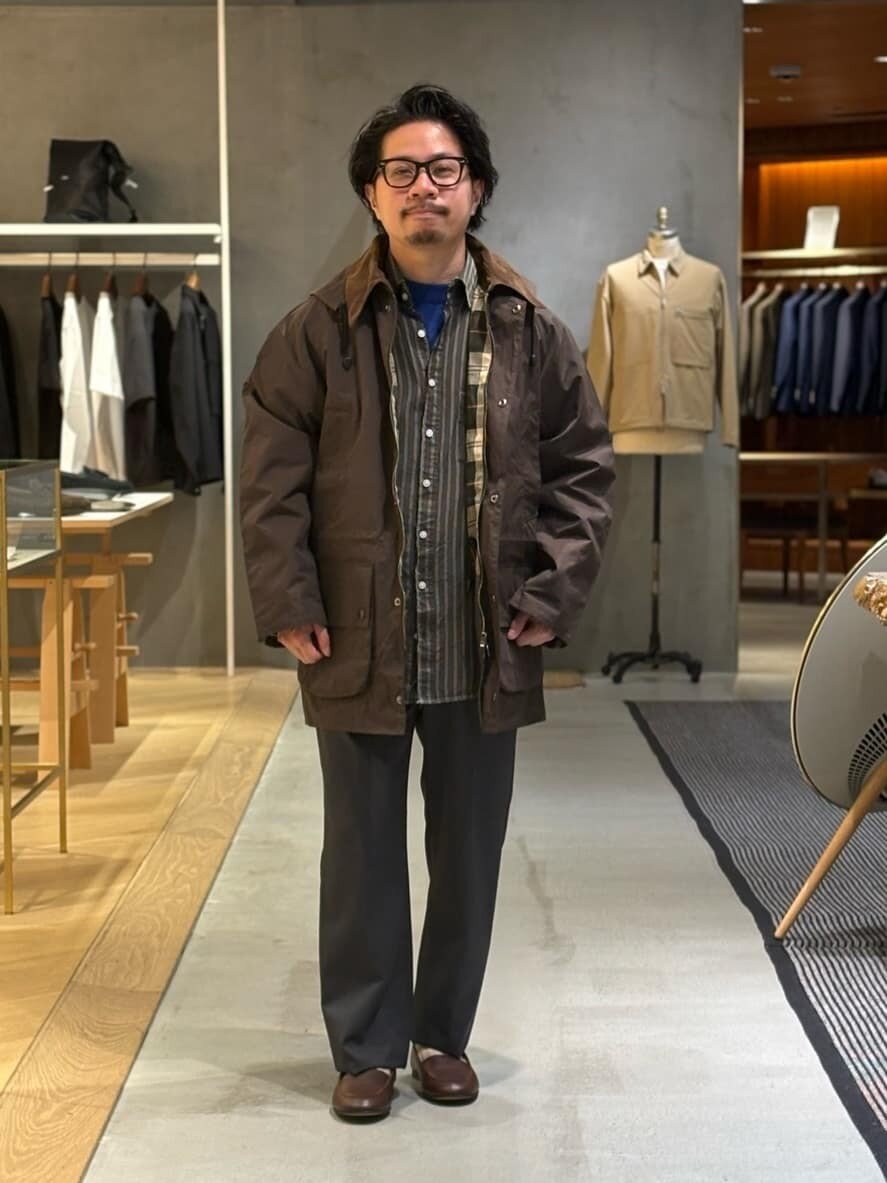 ストライプシャツ×ハンティングジャケットのコーデ