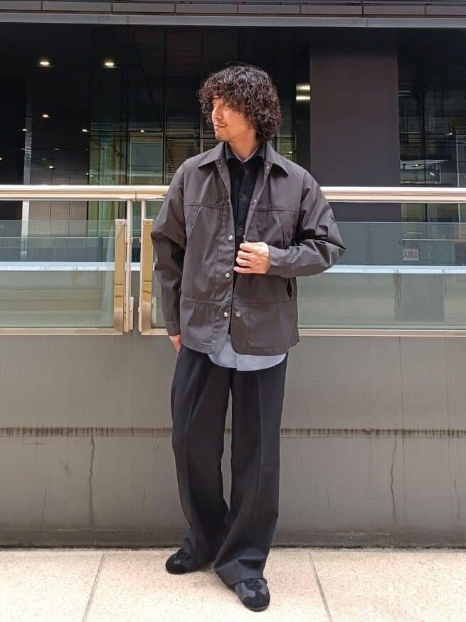ストライプ柄シャツ×テーラードジャケットコーデ