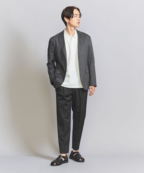 セットアップを着た男性
