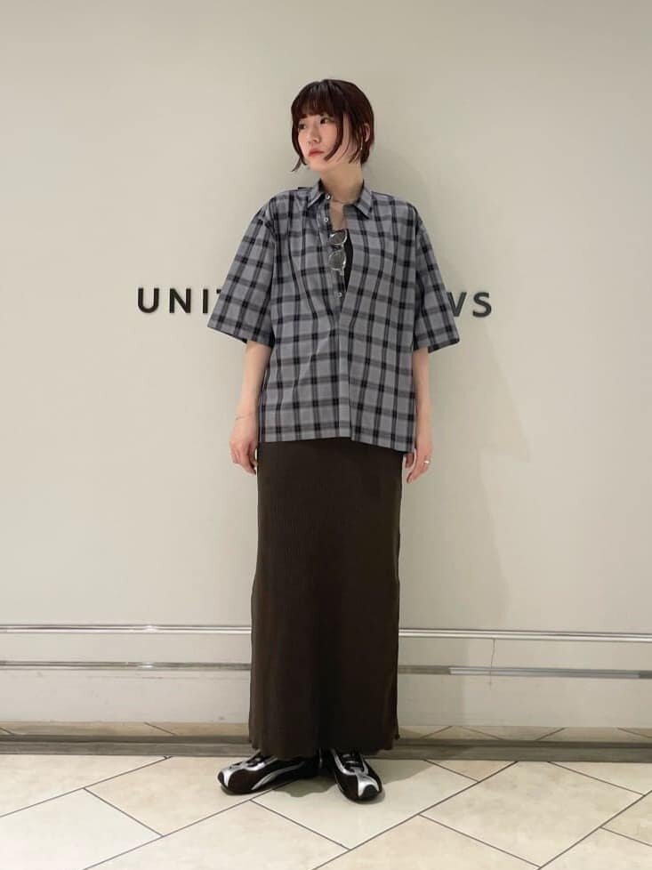 ワンピースとチェック柄シャツの9月中旬コーデ
