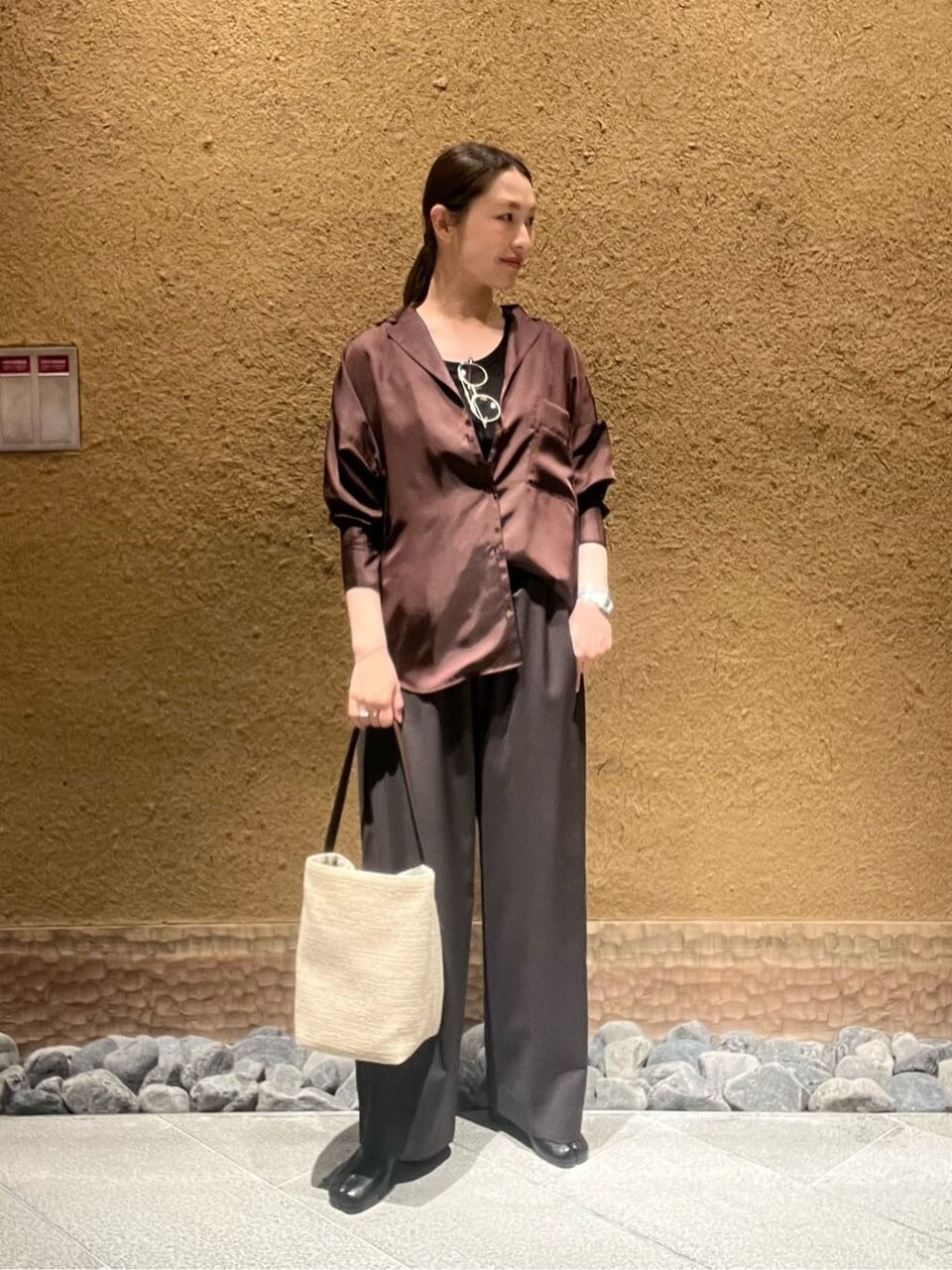 シャツとイージーパンツの9月下旬コーデ