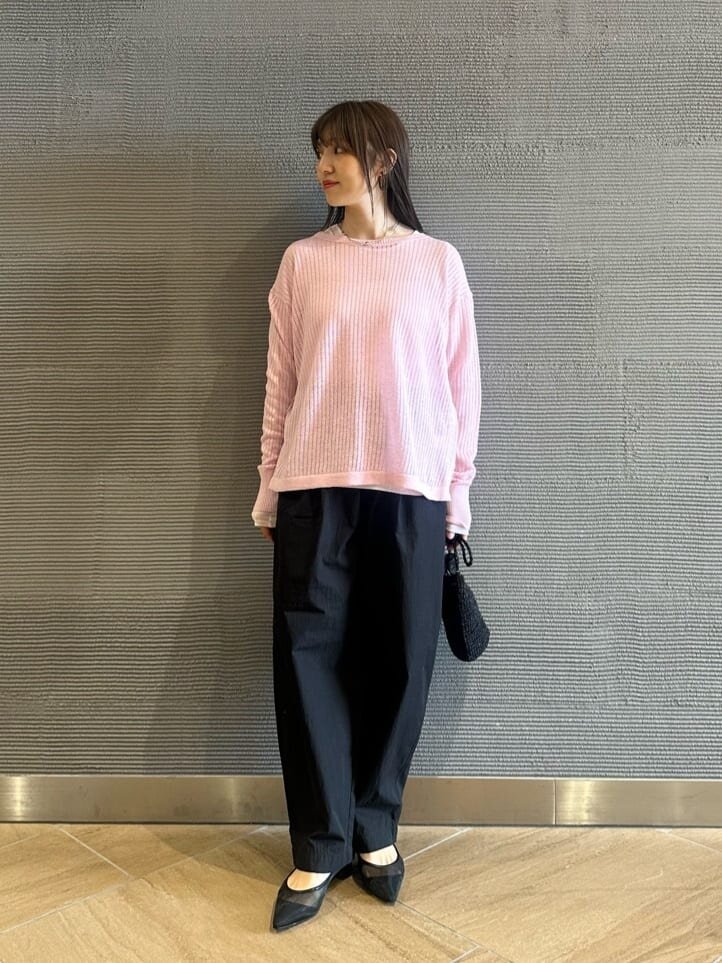 ニットと黒ワイドパンツの40代春コーデ