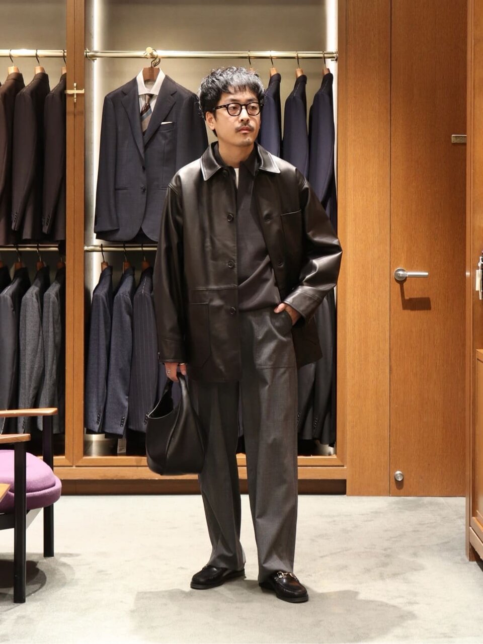 レザージャケットとファティーグパンツの40代冬コーデ
