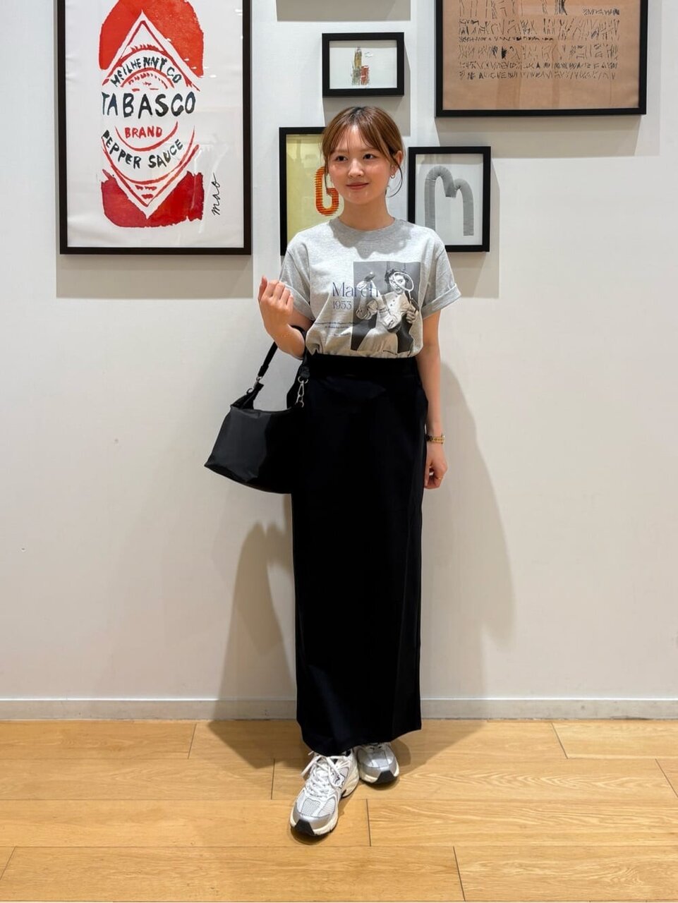 Tシャツを着た女性