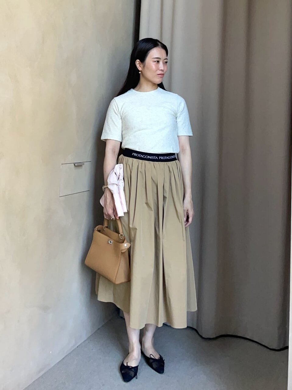 Tシャツを着た女性