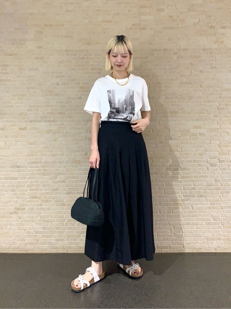 Tシャツを着た女性