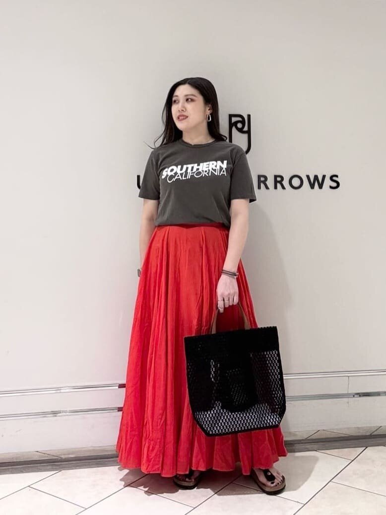 Tシャツを着た女性