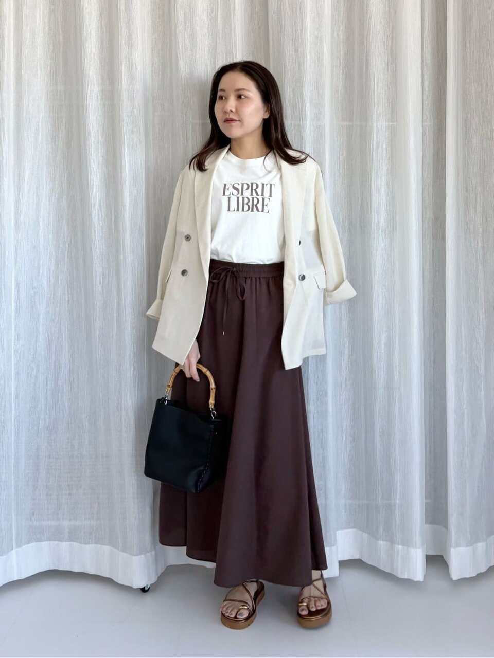 Tシャツを着た女性
