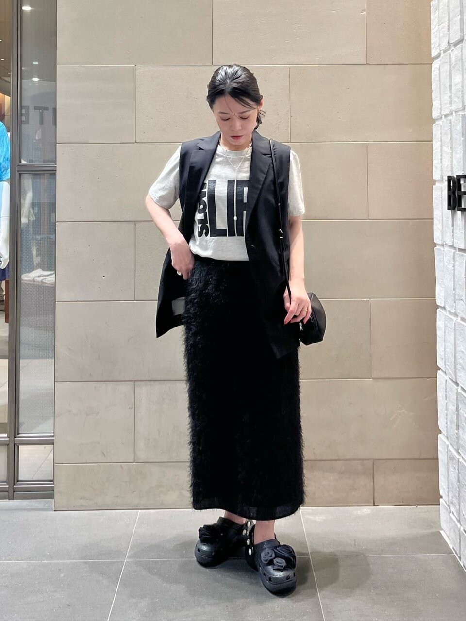 Tシャツを着た女性
